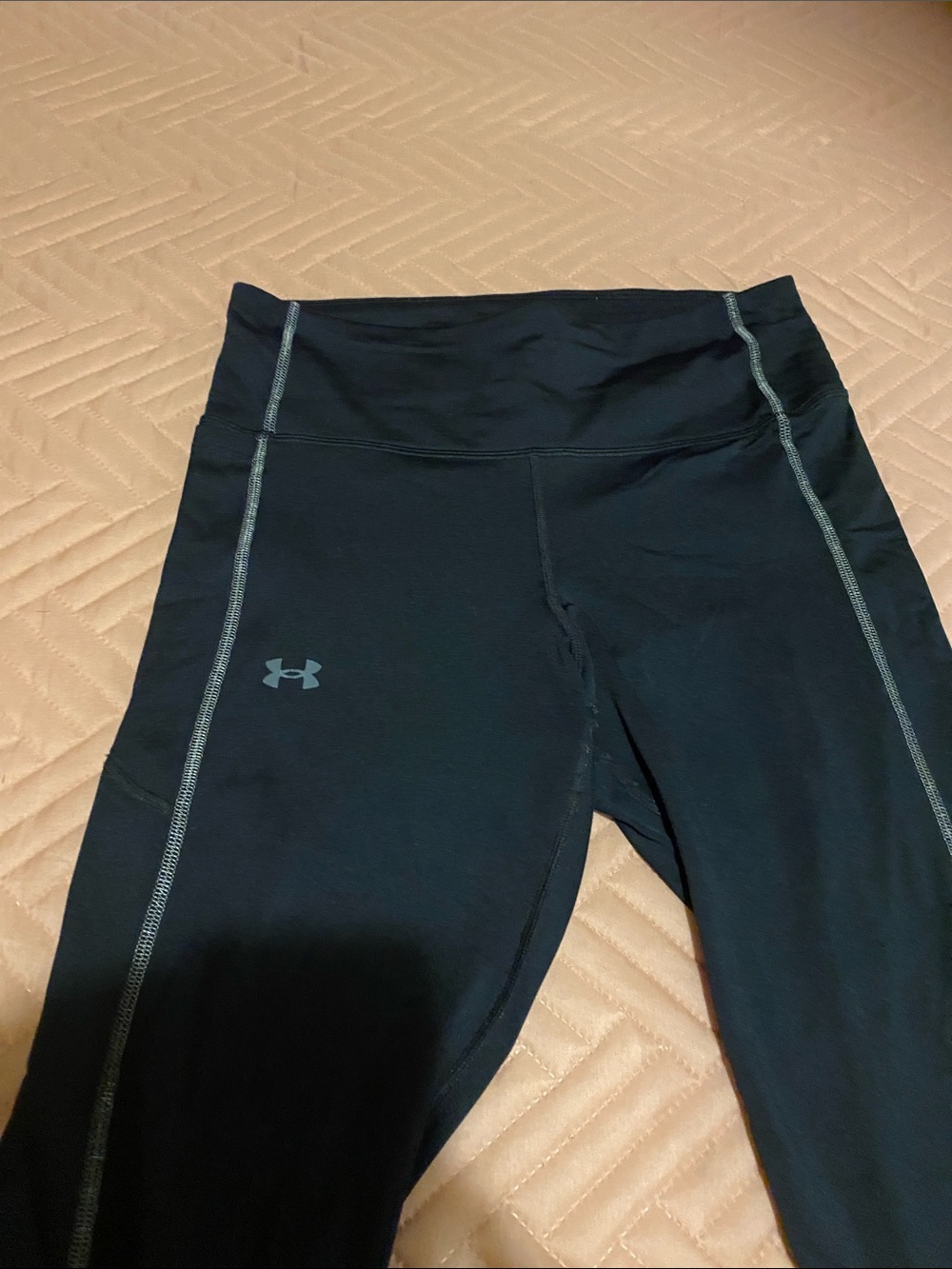 Under Armour Women’s Black Leggings with Contrast Stitching